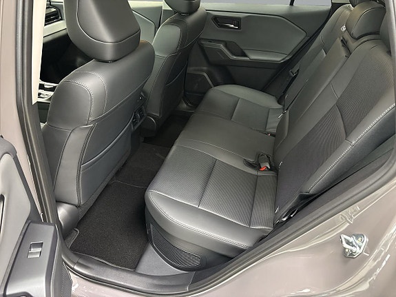 Toyota RAV4 8 of 11