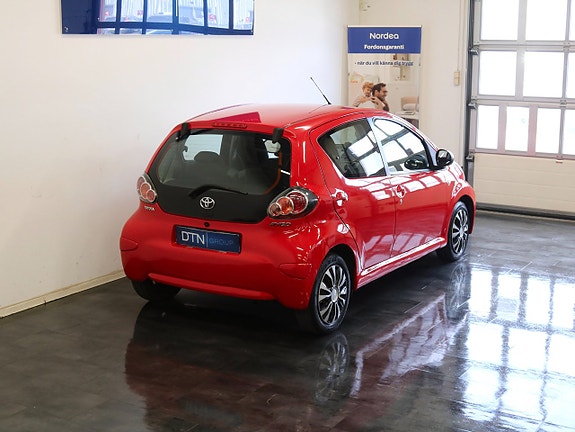 Toyota Aygo 2 of 17