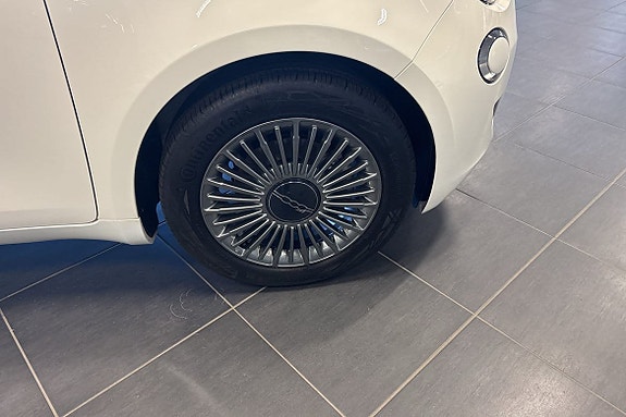 Fiat 500e 7 of 8