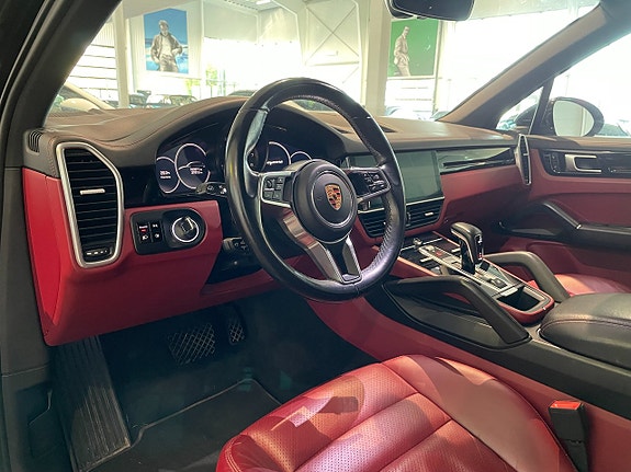Porsche Cayenne 10 of 17
