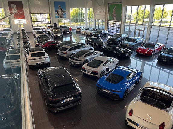 Porsche Cayenne 6 of 17