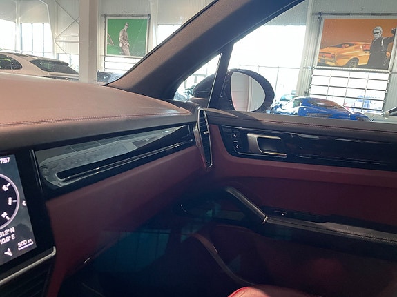 Porsche Cayenne 15 of 17