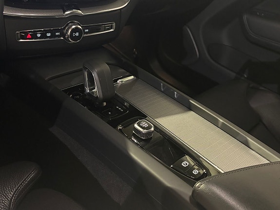 Volvo XC60 11 of 21