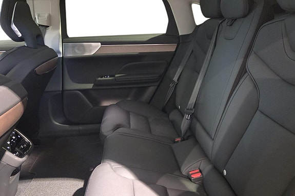 Volvo ES90 17 of 26
