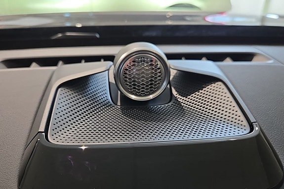 Volvo ES90 21 of 26