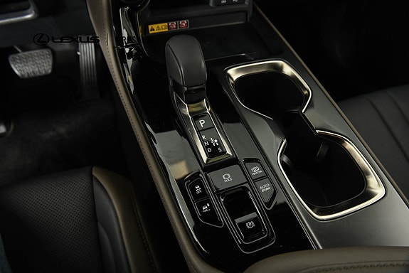 Lexus NX450h+ 13 of 18