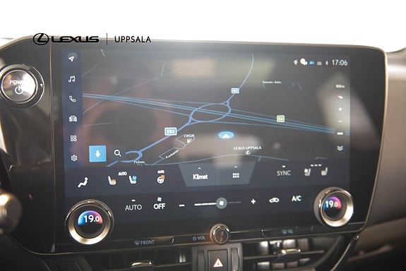 Lexus NX450h+ 15 of 18