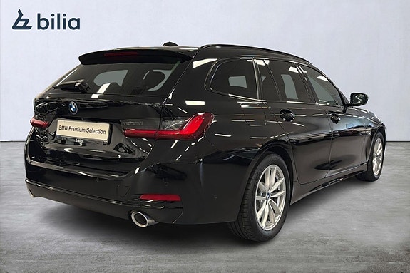 BMW 330e 17 of 18