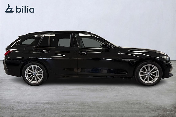 BMW 330e 16 of 18