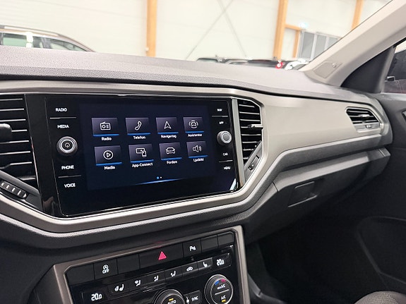 Volkswagen T-Roc 15 of 23