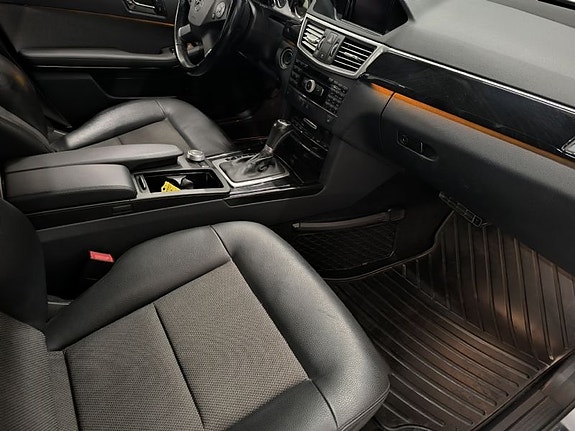Mercedes-Benz E200 10 of 10