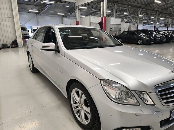 Mercedes-Benz E200 3 of 10