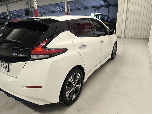 Nissan Leaf 4 of 10