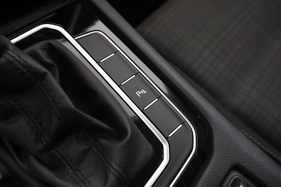 Volkswagen Passat 30 of 30