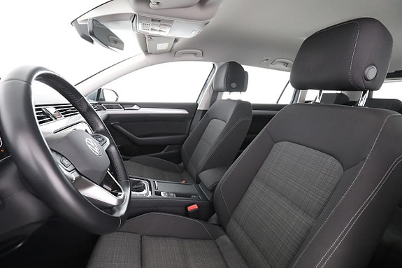 Volkswagen Passat 11 of 30