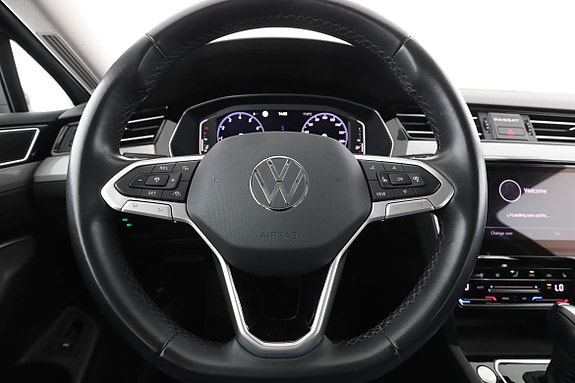 Volkswagen Passat 19 of 30