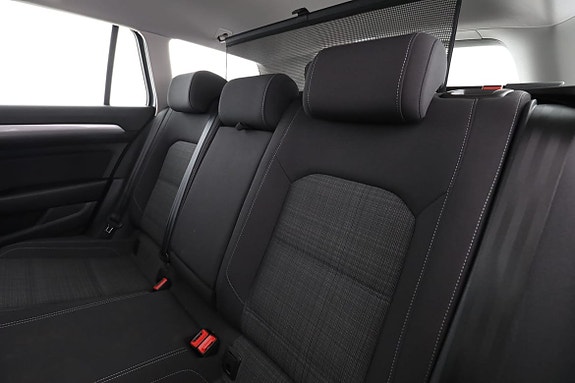 Volkswagen Passat 15 of 30