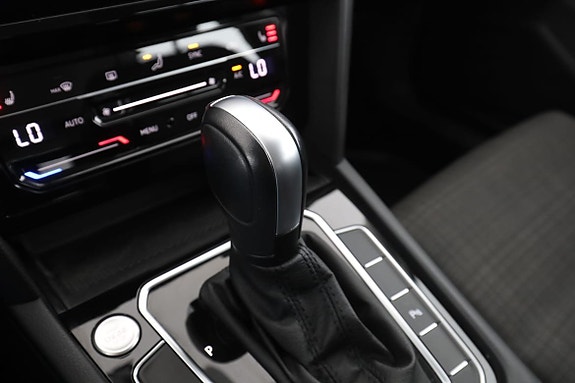 Volkswagen Passat 28 of 30
