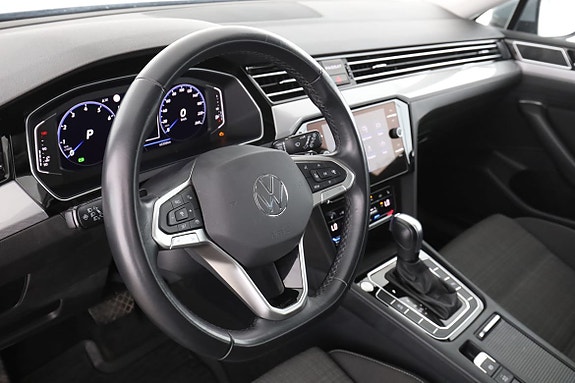 Volkswagen Passat 12 of 30