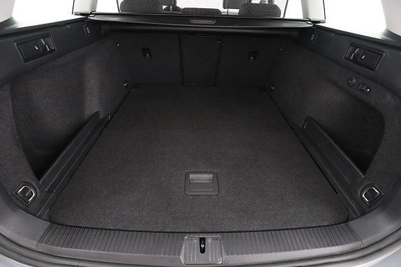 Volkswagen Passat 18 of 30
