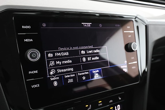 Volkswagen Passat 21 of 30