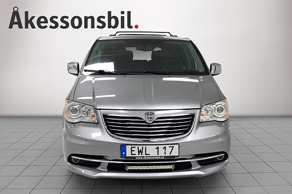 Lancia Voyager 2 of 11