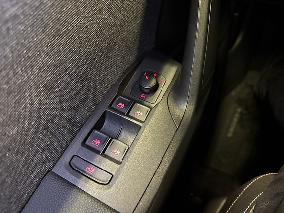Seat Arona 22 of 25