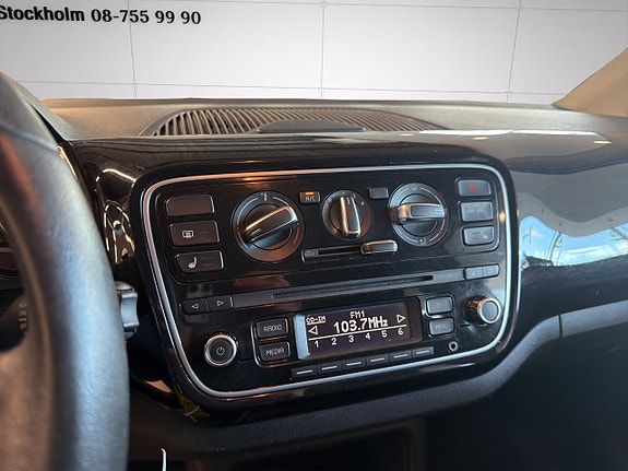 Volkswagen UP! 18 of 22