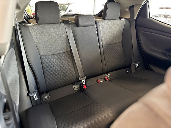 Toyota Yaris 13 of 22