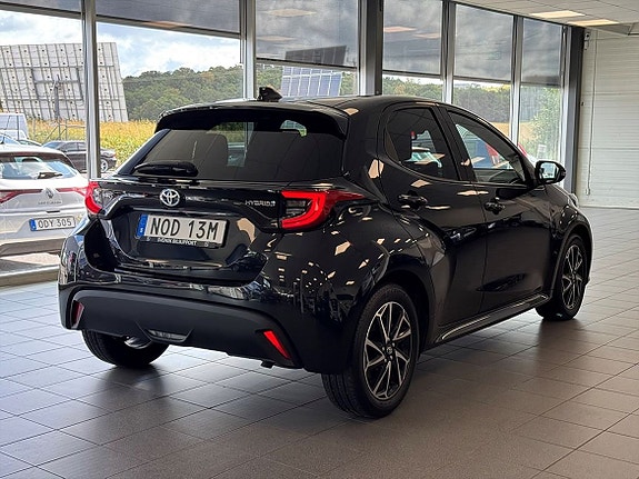Toyota Yaris 3 of 22