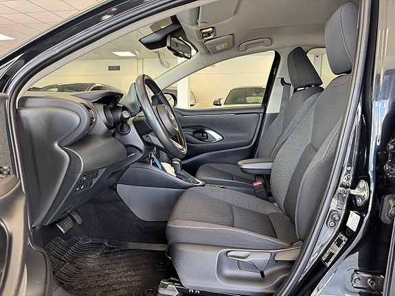 Toyota Yaris 8 of 22