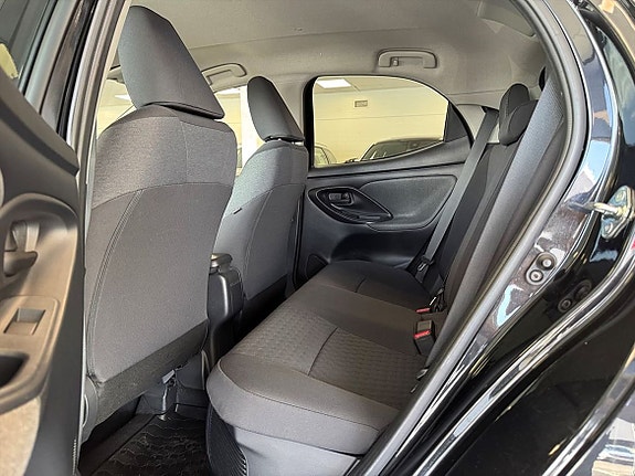 Toyota Yaris 14 of 22