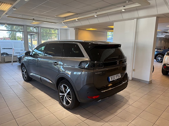 Peugeot 5008 3 of 9