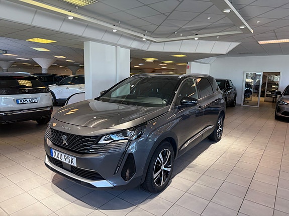 Peugeot 5008 2 of 9