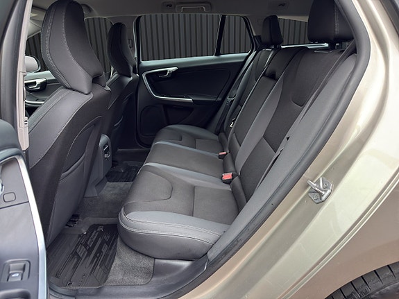 Volvo V60 14 of 19