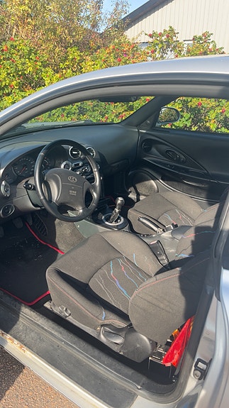 Hyundai Coupe 4 of 6