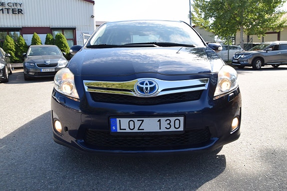 Toyota Auris 2 of 18