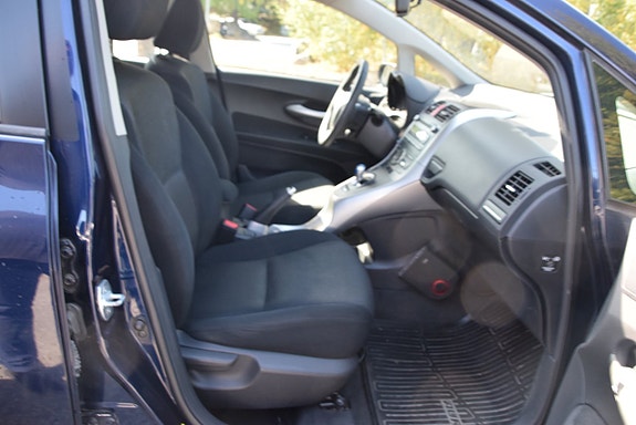Toyota Auris 9 of 18