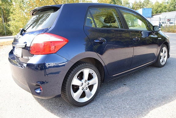 Toyota Auris 5 of 18
