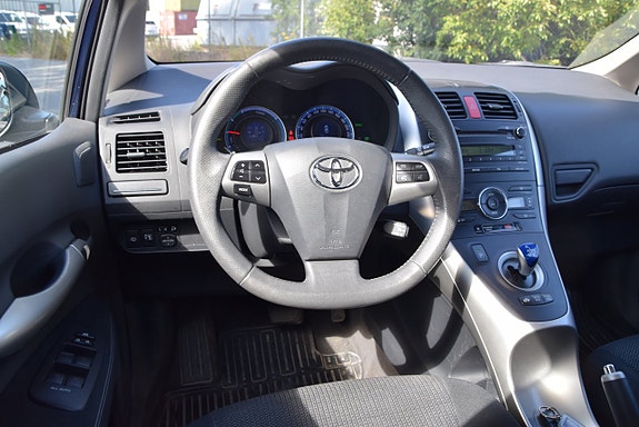Toyota Auris 7 of 18