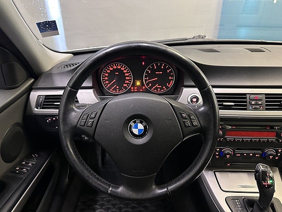 BMW 320i 14 of 16