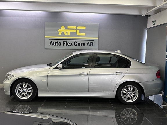 BMW 320i 2 of 16