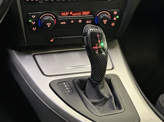 BMW 320i 15 of 16