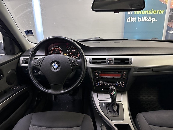 BMW 320i 13 of 16