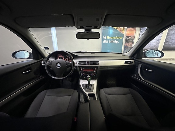BMW 320i 12 of 16