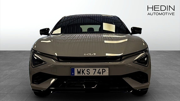 Kia EV6 8 of 12