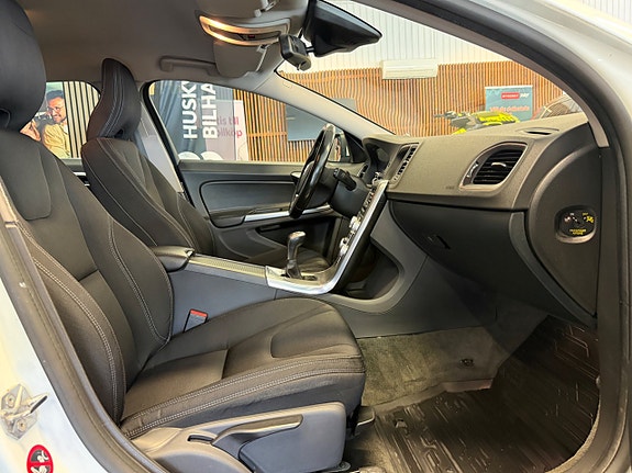 Volvo V60 8 of 20