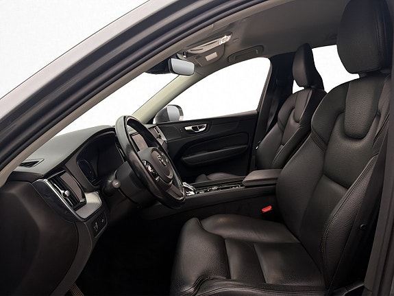 Volvo XC60 12 of 30