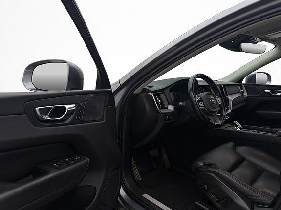 Volvo XC60 11 of 30