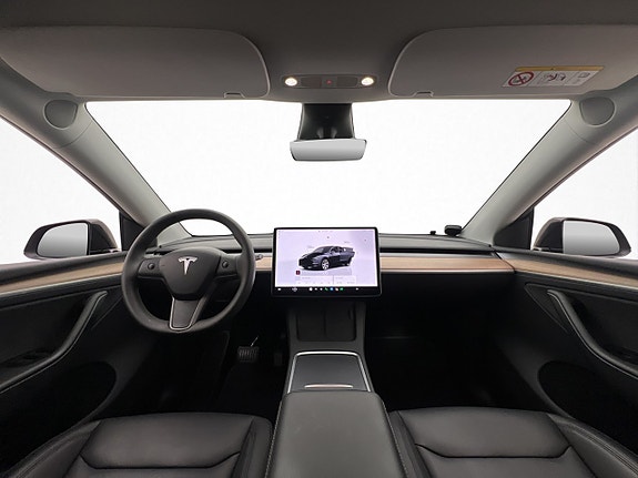 Tesla Model Y 14 of 30